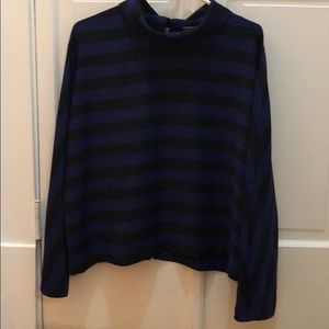 Chico’s size 2 adorable back zippered blouse